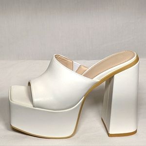 NEW ZBY Womens Square Platform Heel Sz 7 white